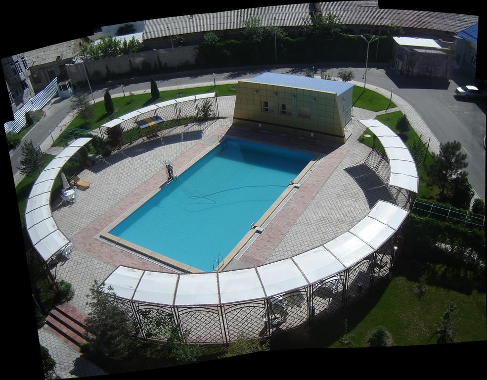 Golden Dragon Aparthotel บิชเคก ภายนอก รูปภาพ