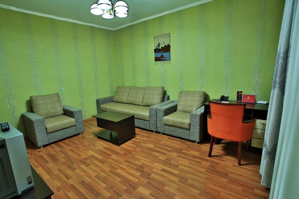 Golden Dragon Aparthotel บิชเคก ห้อง รูปภาพ