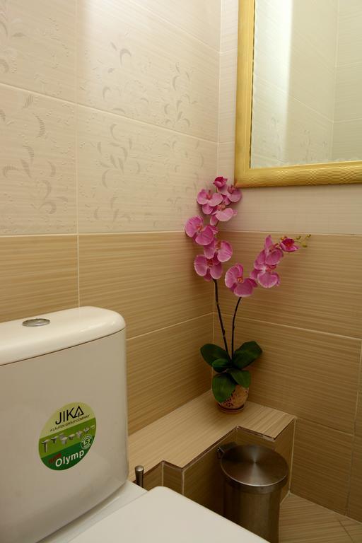 Golden Dragon Aparthotel บิชเคก ภายนอก รูปภาพ