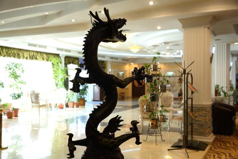 Golden Dragon Aparthotel บิชเคก ภายนอก รูปภาพ