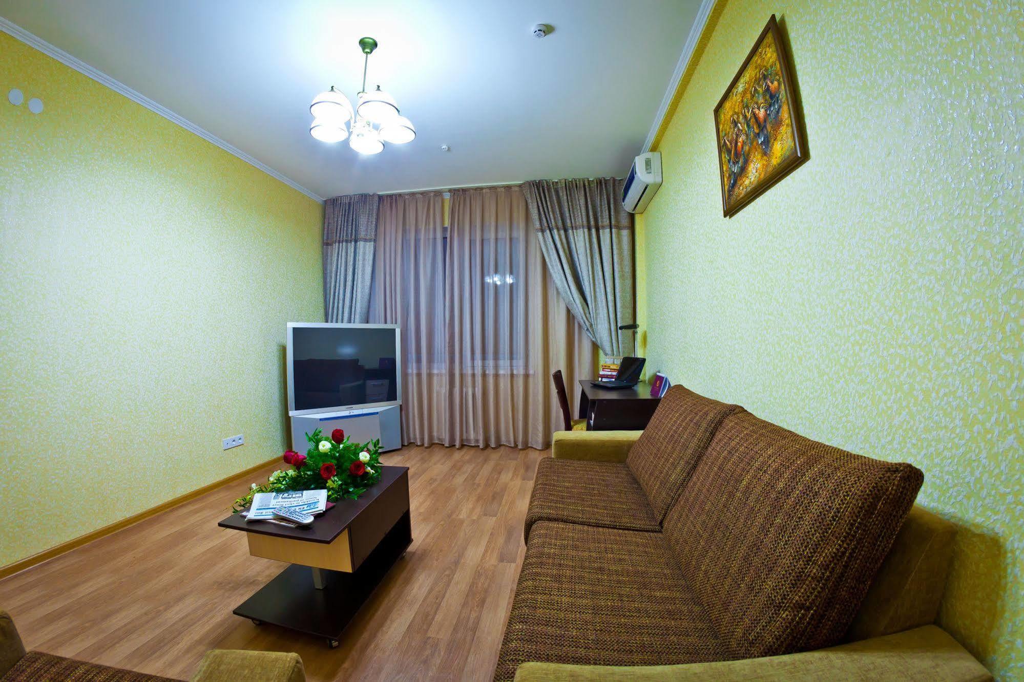 Golden Dragon Aparthotel บิชเคก ภายนอก รูปภาพ